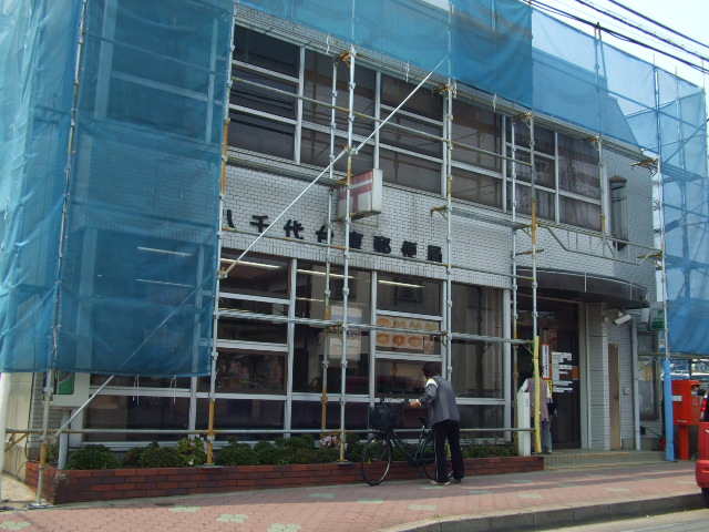 post office. 347m to the east, a post office (post office)