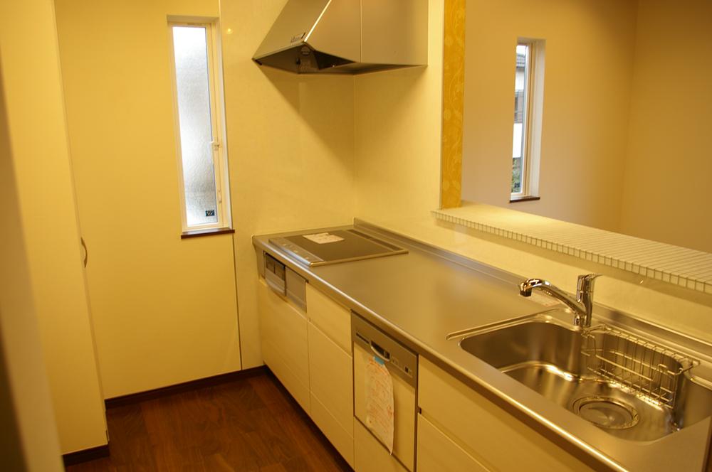 Kitchen. Indoor (10 May 2013) Shooting IH Cooking, With dish washing dryer