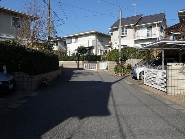Local photos, including front road. It is a quiet residential area