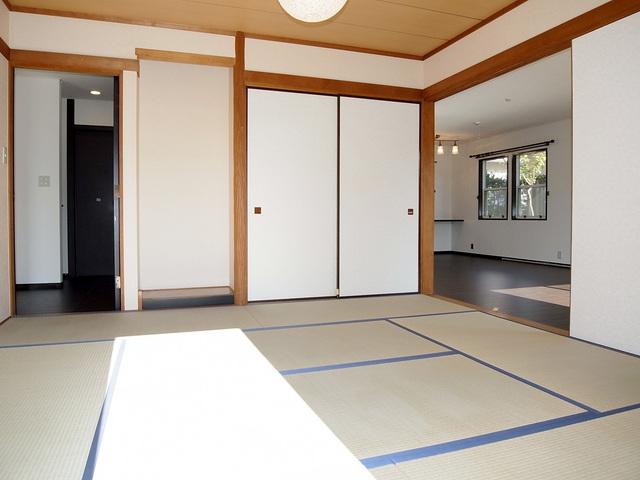 Non-living room. Alcove ・ It is with storage