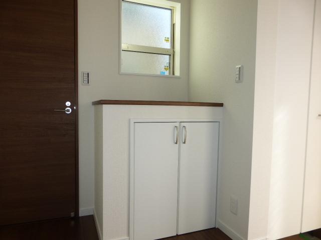 Entrance. Local (12 May 2013) Shooting