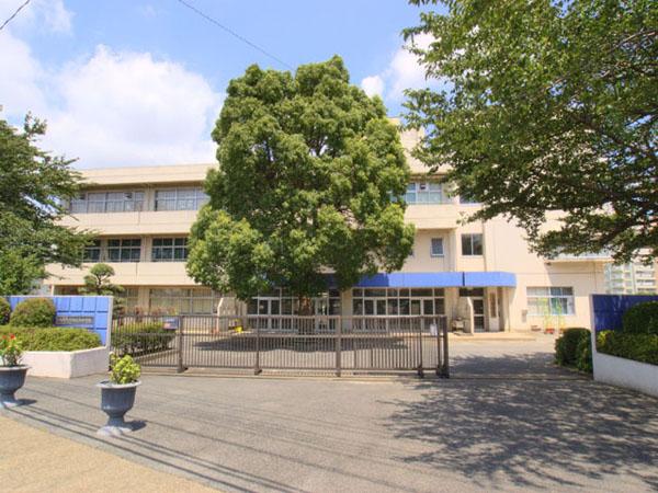 Junior high school. Yachiyo to Municipal Murakami Junior High School 650m