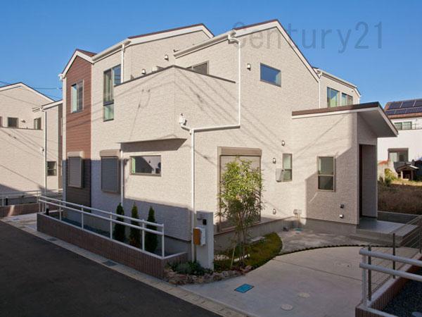 Local appearance photo. Building 2