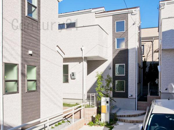 Local appearance photo. 4 Building