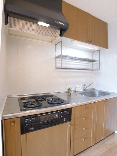 Kitchen. Convenient 3-neck with system Kitchen!