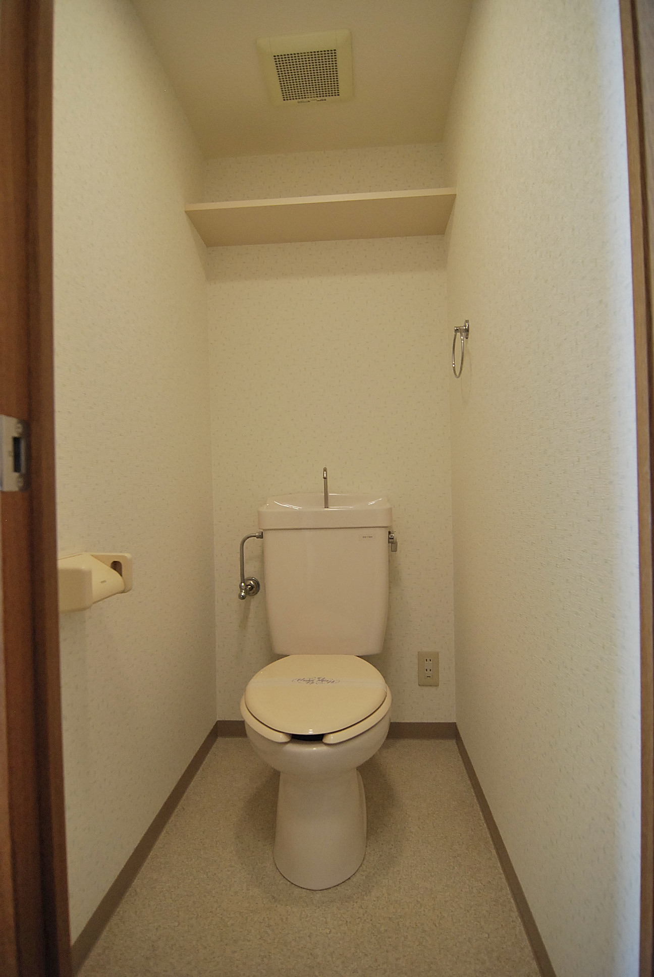 Toilet. With storage shelf Warm water washing toilet seat can also be attached. 
