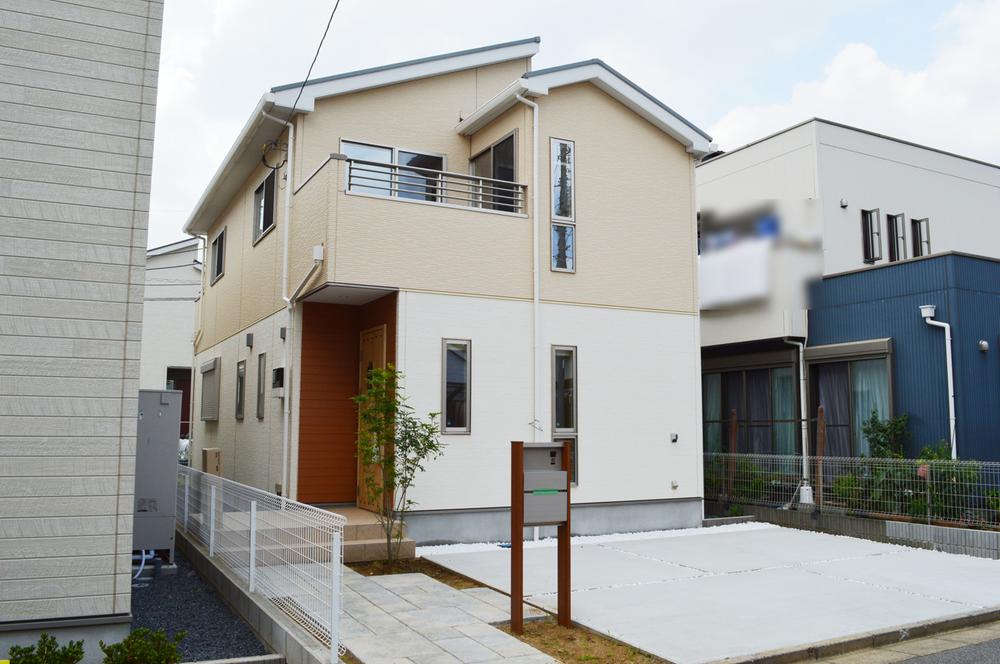 Building plan example (exterior photos). Solar power generation target and all-electric homes Eco ・ La ~ All three compartment ~ Appeared in Kayada cho! ~ Example of construction ~