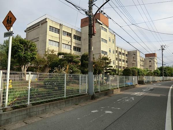 Primary school. It is safe and 400m elementary school is close to Yachiyodaihigashi second elementary school