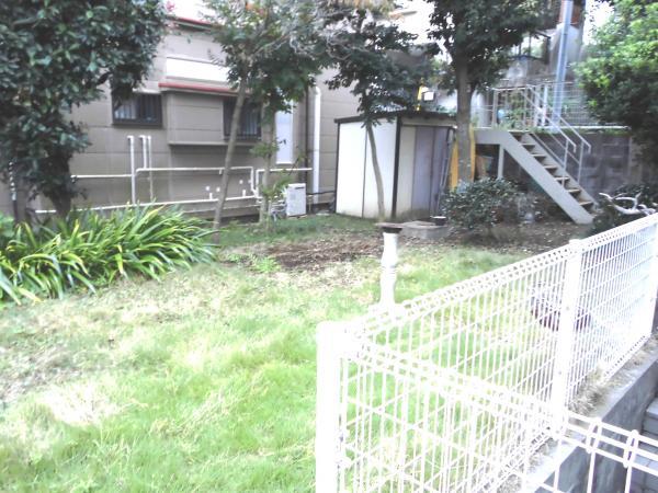 Garden. Since the underground garage, The garden is also wide ~ You can take advantage of Ku.