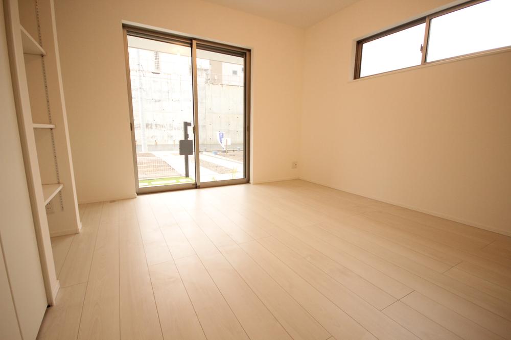 Non-living room. Modern flooring