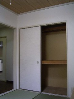 Receipt. It is a closet of the Japanese-style room.