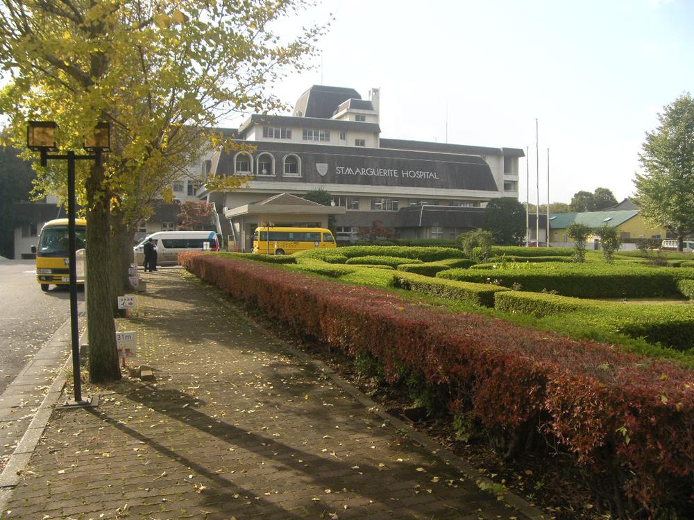 Hospital. To St. Margaret Hospital 2600m for a large hospital near, Your home is also safe you have small children.