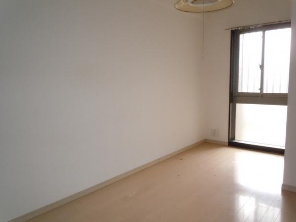 Non-living room. Warm living room