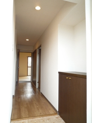 Entrance. It also will Katazuki clean entrance there is also a cupboard.