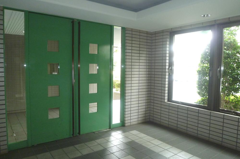 Entrance. Common areas