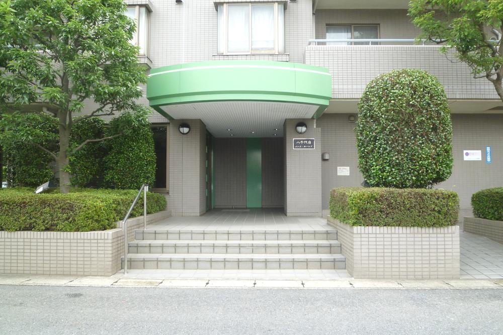 Local appearance photo. Near the apartment entrance (August 2013) Shooting
