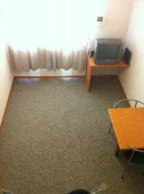 Living and room. 2F carpet ・ 1F is a flooring