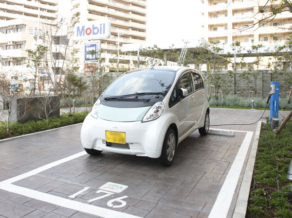 Common utility.  [Electric vehicle car-sharing] Eliminating the cost of having a car, Also introduced the "electric vehicle car-sharing," which does not generate CO2. It can be expected effect of reducing the total amount of CO2 that is discharged from the car in the direction of resident, It is car life earth-friendly.  ※ Use fees will take. Thank you for your use in accordance with the usage rules.