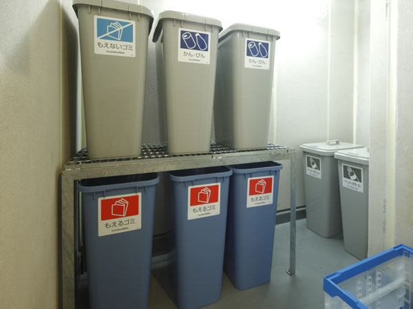 Common utility.  [Each floor 24 hours garbage station] Respectively to provide a garbage station capable of 24-hour garbage out each floor, It was eliminates the need to move with the garbage up to the first floor.