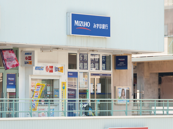 Features of the building. Mizuho Bank (station directly / About 30m / 1 minute)