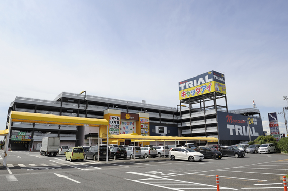 Shopping centre. 69m until the trial Yachiyo Midorigaoka store (shopping center)