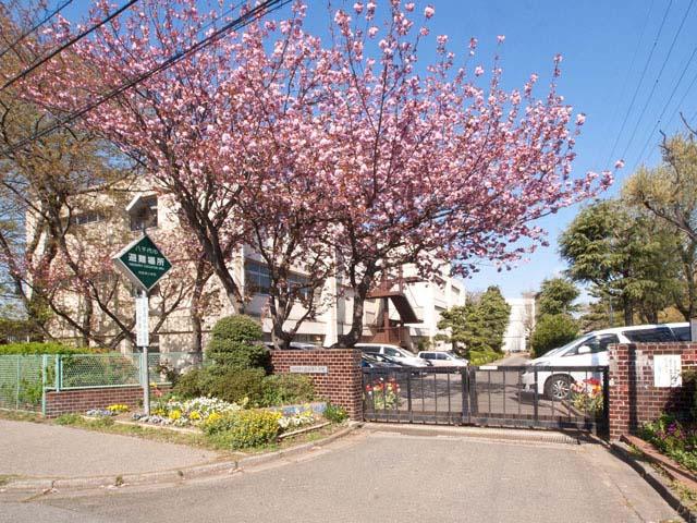 Primary school. Yachiyo Tatsunishi Takatsu to elementary school 830m