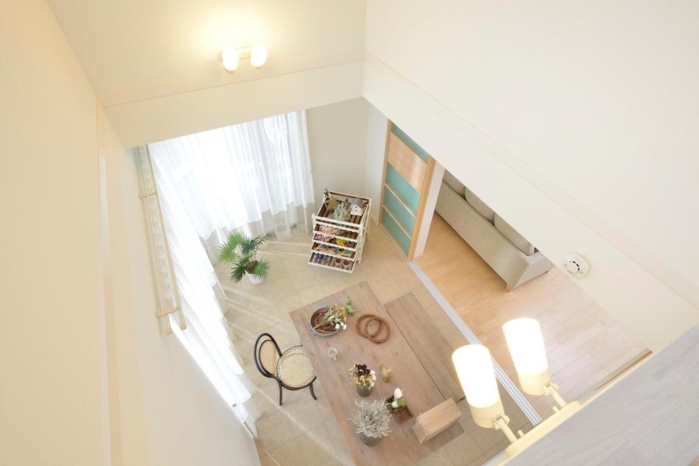 Living.  ■ Atrium <model building> (September 2013) Shooting