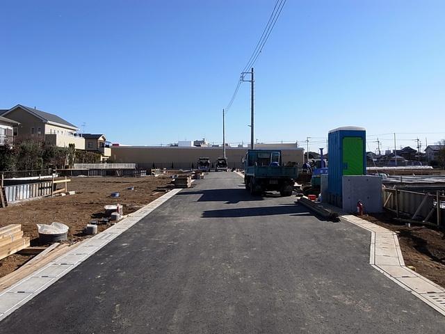 Local photos, including front road. Day is good per south road contact road