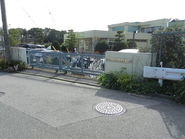 Junior high school. Kayada 650m until junior high school (junior high school)