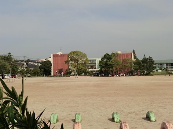 Primary school. 720m until Minami Owada Elementary School