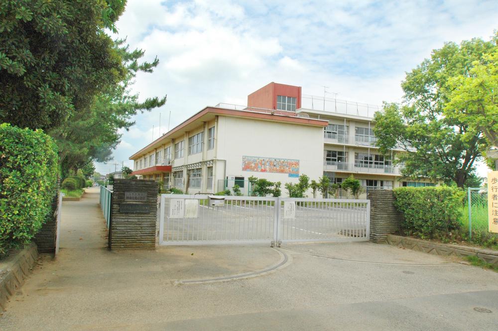 Primary school. Katsutadaiminami until elementary school 470m