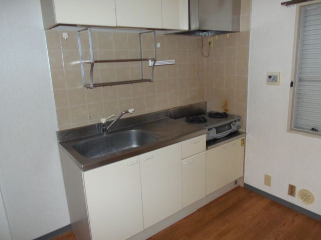 Kitchen. Gas two-burner can be installed