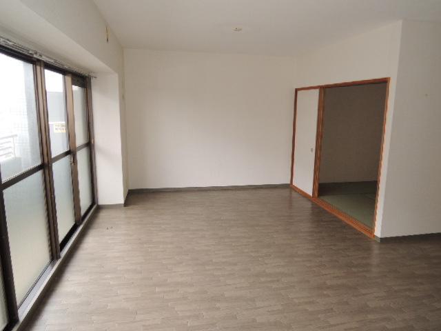 Living and room. This breadth is is popular spacious living room 17 tatami mats or more