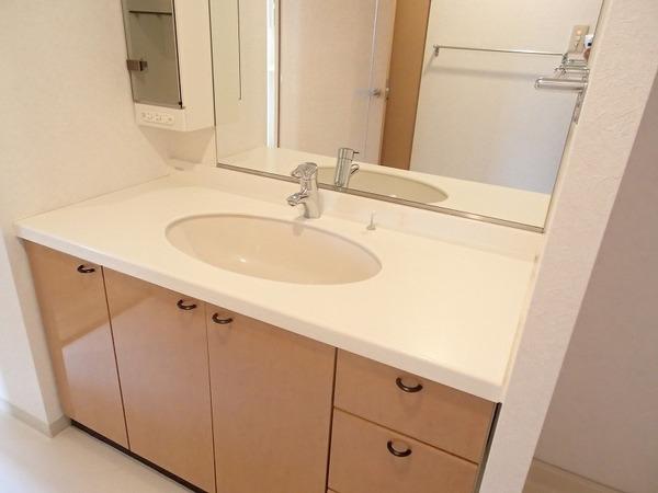 Wash basin, toilet. Local (12 May 2013) Shooting