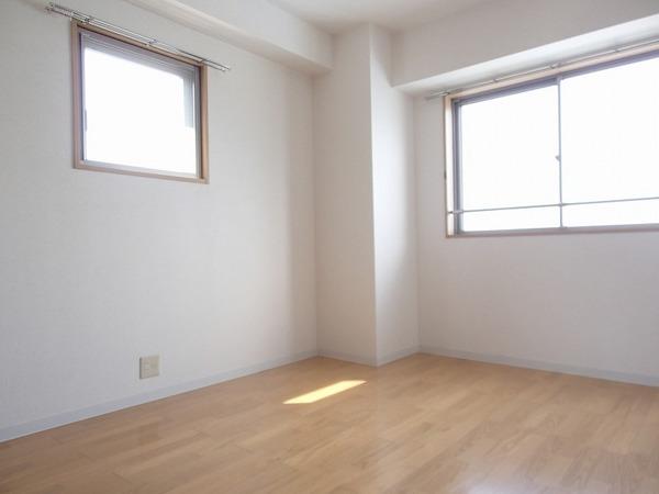 Non-living room. Local (12 May 2013) Shooting