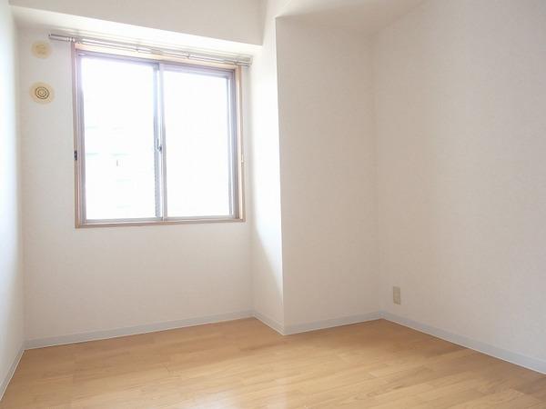 Non-living room. Local (12 May 2013) Shooting