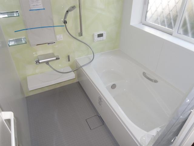 Bathroom. Bright shades of system bus