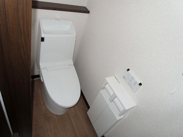 Toilet. Water-saving toilet (washlet with function)