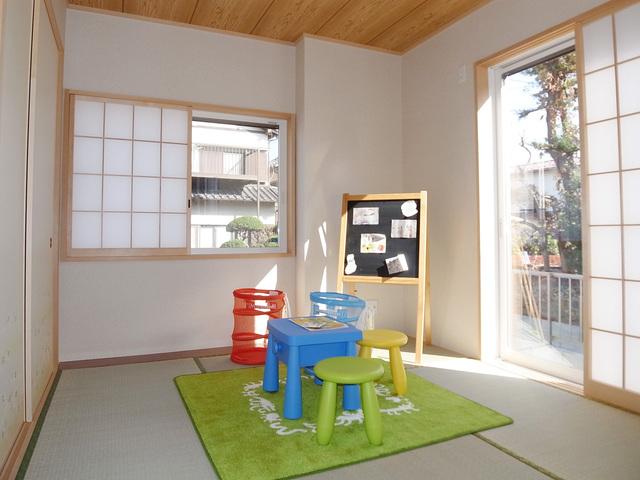 Non-living room. Japanese-style room 4.5 Pledge, Can you use it in the living room and on earth