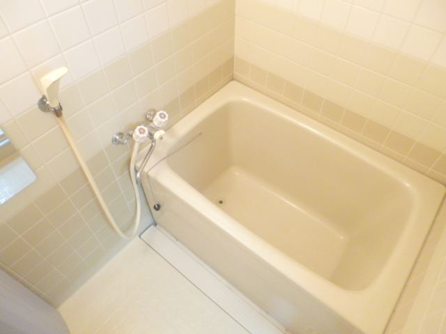 Bath. You can relax comfortably in the spread of the bathtub