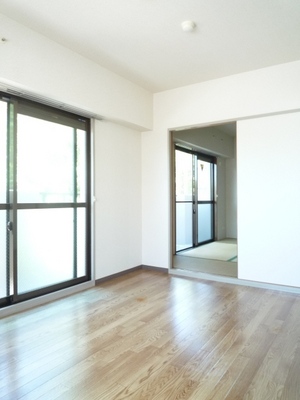 Living and room. It can be used widely to open a Japanese-style room and living room.