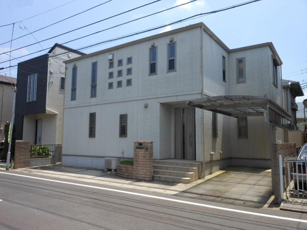 Local photos, including front road. Two car space
