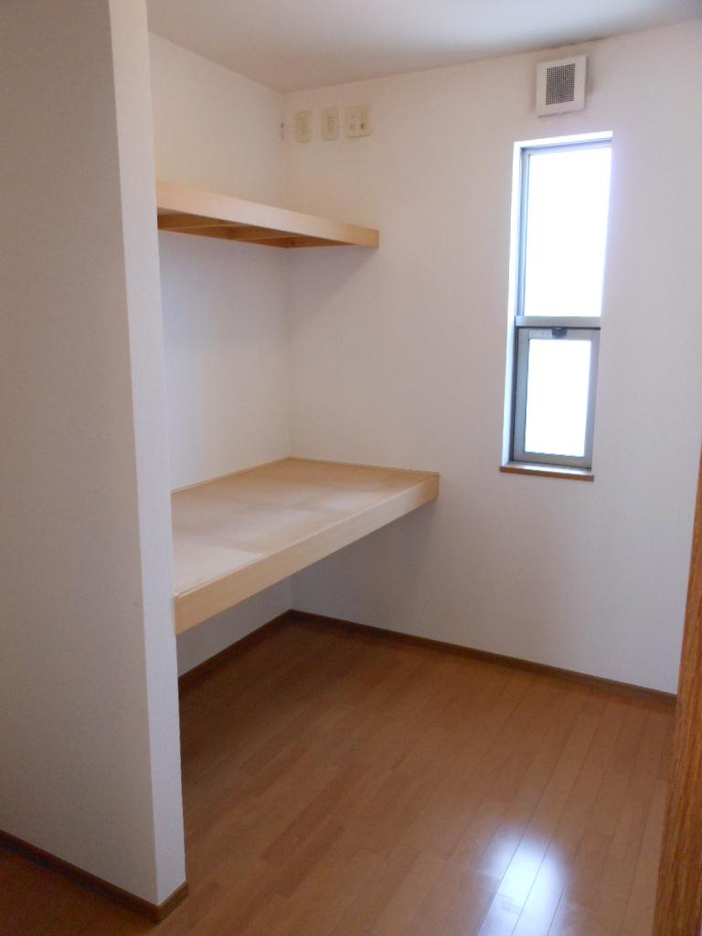 Receipt. 1st floor, There is a closet on the second floor both