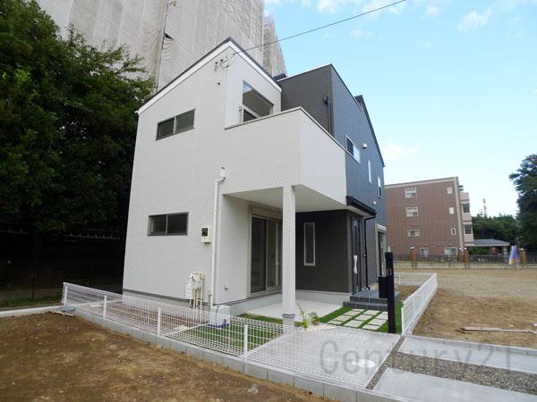 Local appearance photo. 6 Building