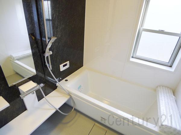 Bathroom. 6 Building