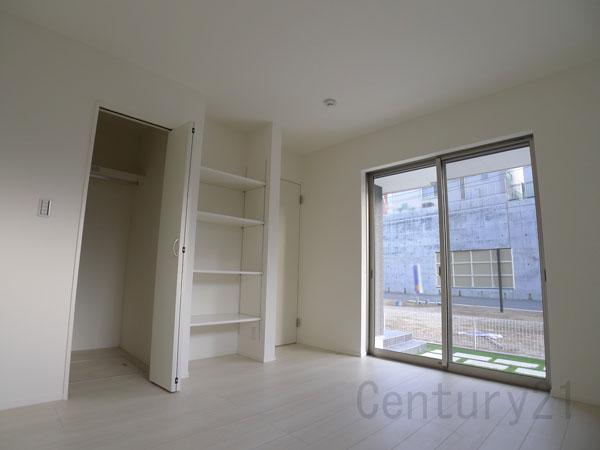 Non-living room. 6 Building