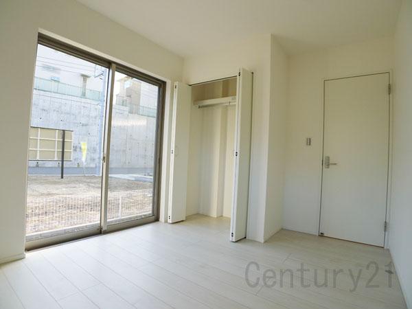 Non-living room. 6 Building