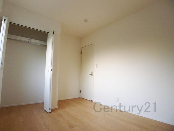 Non-living room. 9 Building