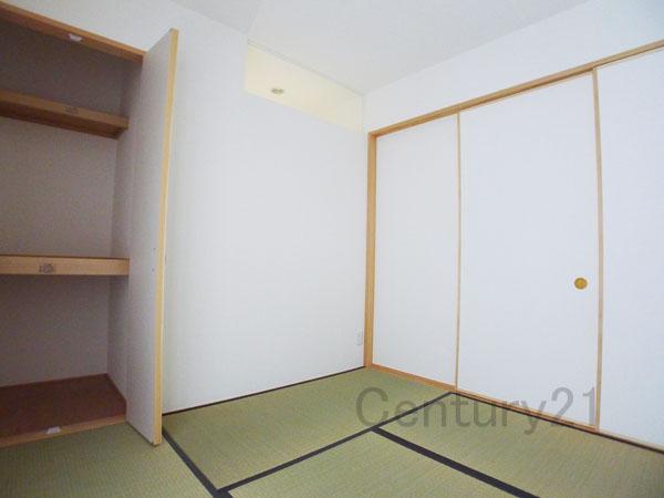 Non-living room. 9 Building