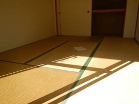 Living and room. Tatami will do Omotegae your move just before.